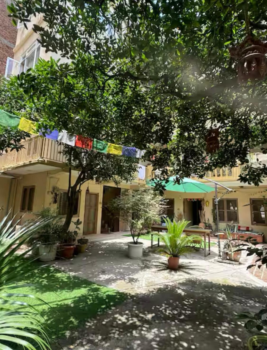 The Melo Pomelo Courtyard. Apartment Kathmandu Bagian luar foto